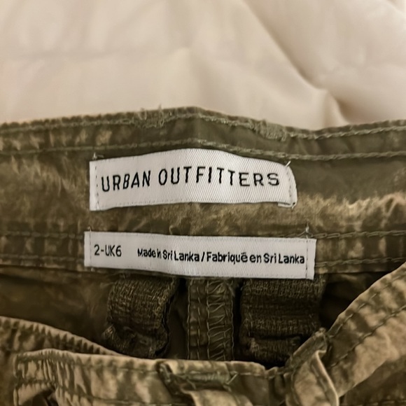 urban outfitters loose fitting cargo pants - Picture 2 of 3